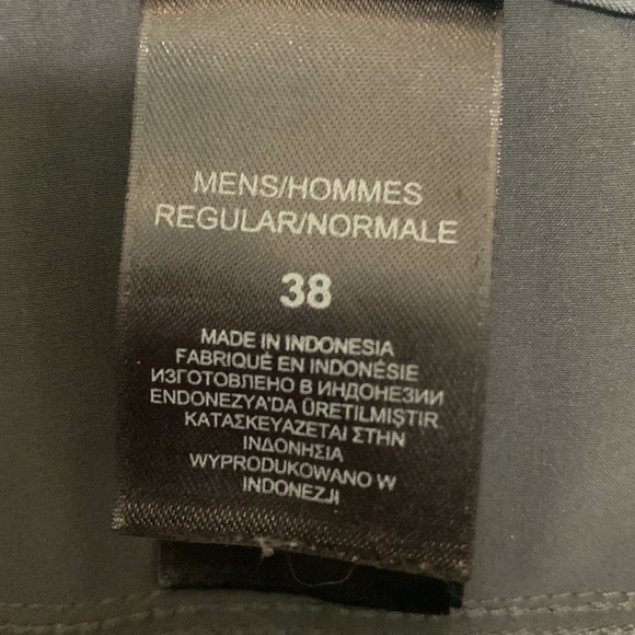 North Face Men’s Shorts Size 38 - Picture 3 of 3